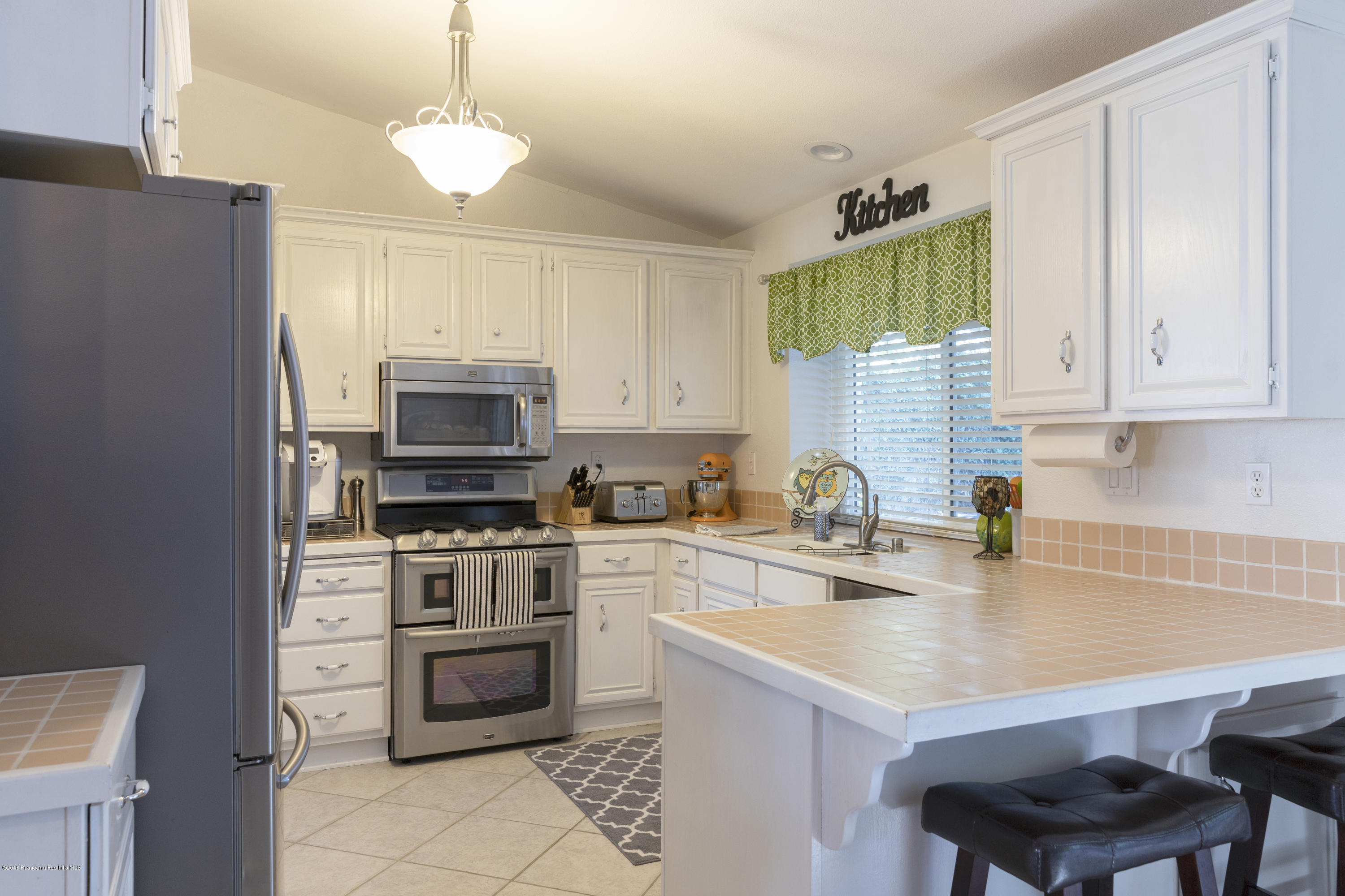 6132 Muscat Place Rancho Cucamonga, CA 91737 - Photo 7 of 18 kitcen3