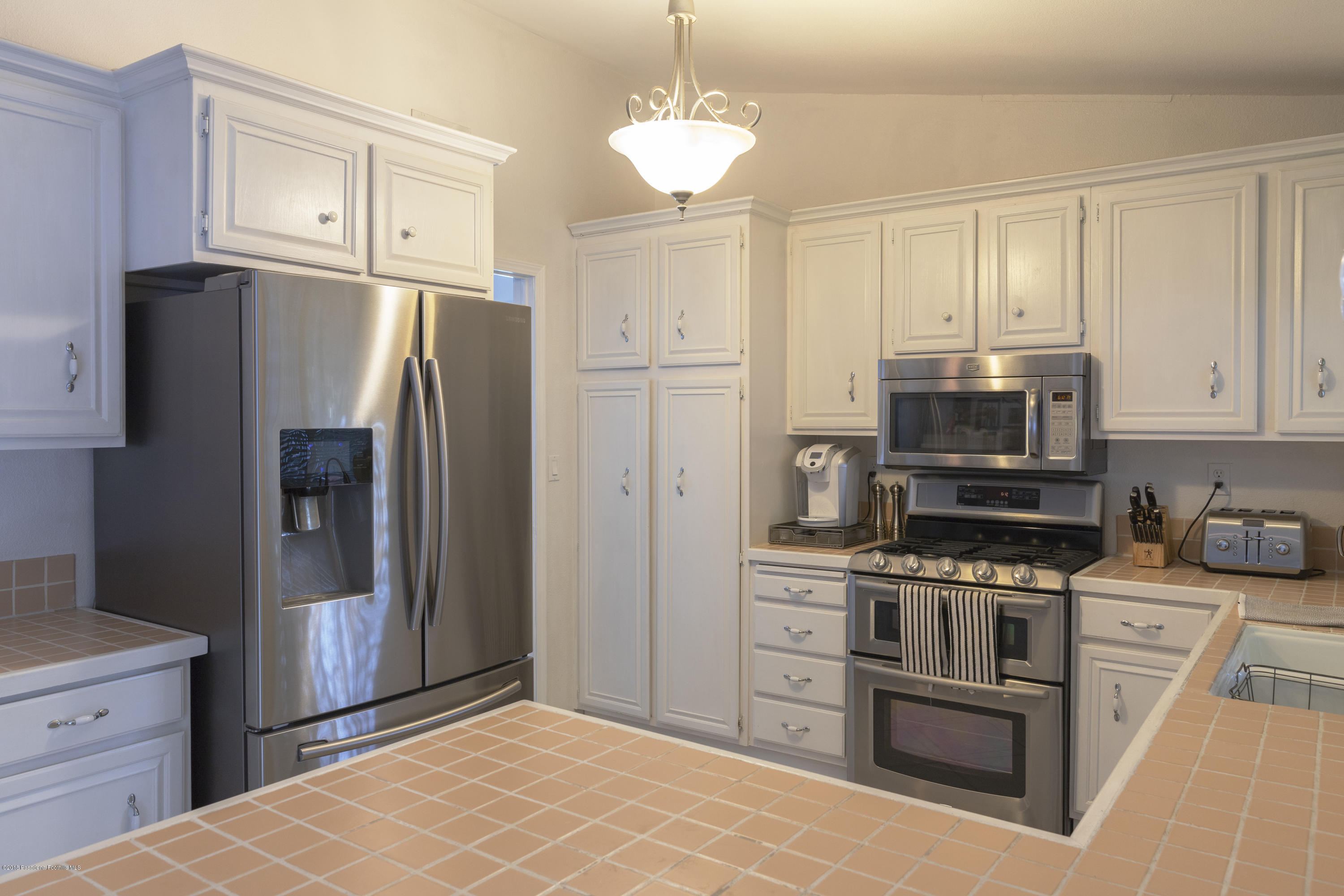 6132 Muscat Place Rancho Cucamonga, CA 91737 - Photo 8 of 18 kitchen2