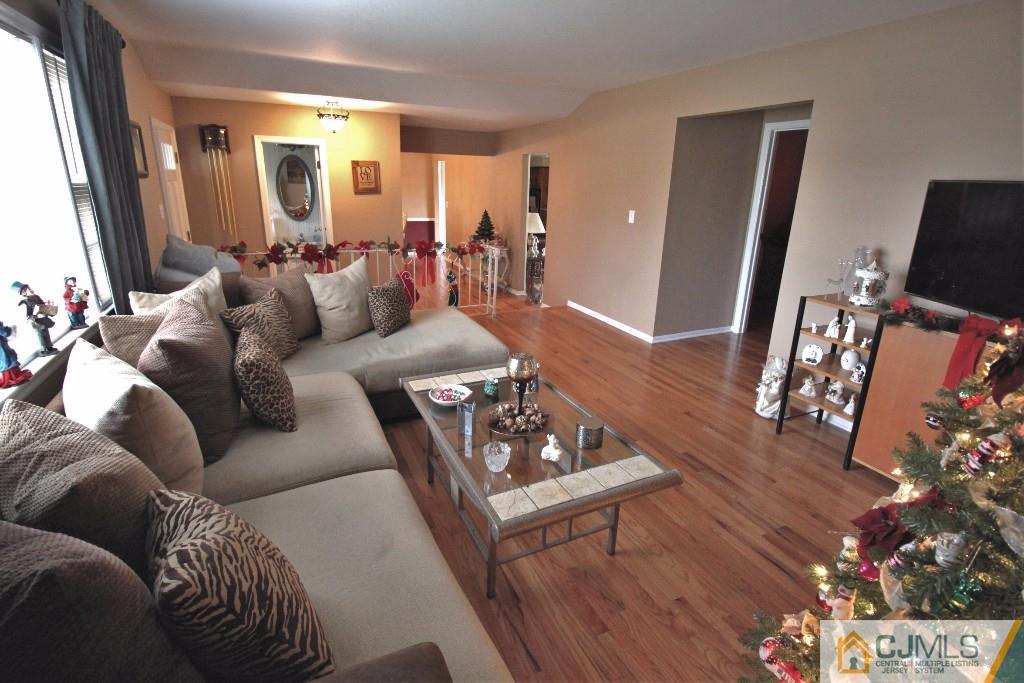 874 Fox Meadow Road North Brunswick, NJ 08902 - Photo 4 of 15 Gallery Image 4