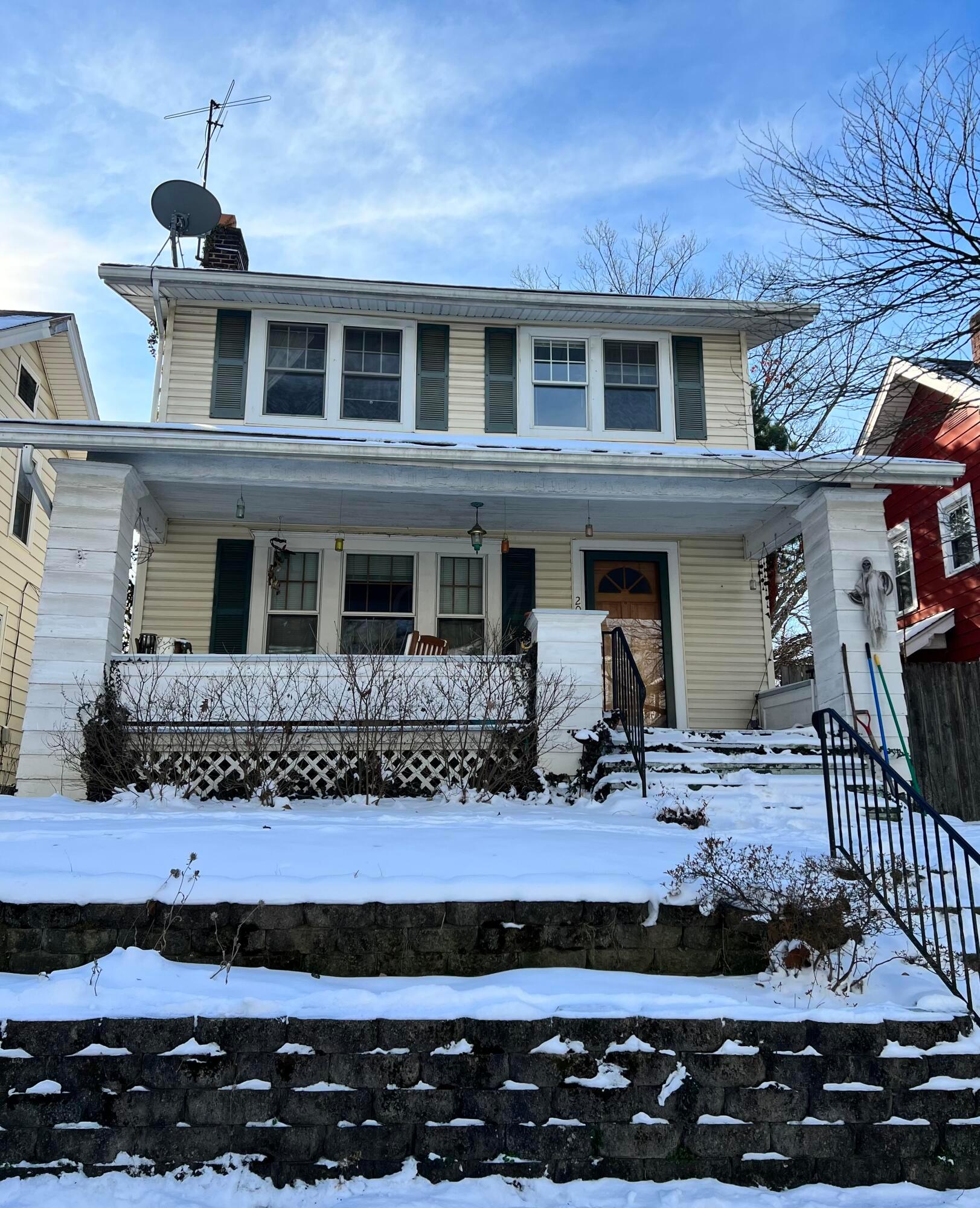 209 E Pacemont