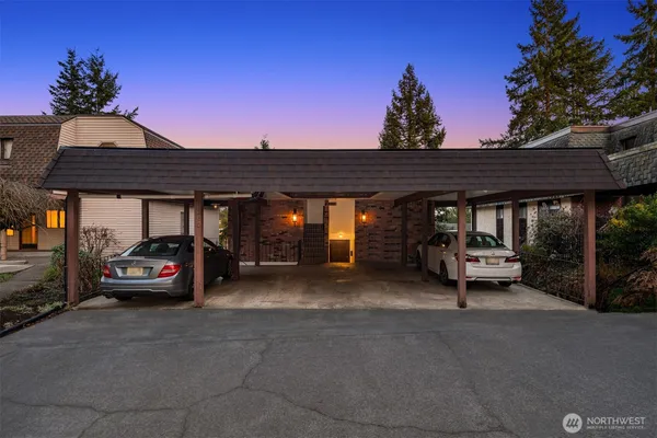 $510,000 | 5220 21st Avenue Northeast, Unit 2, Seattle, WA 98105