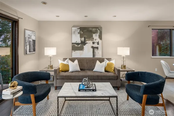 $510,000 | 5220 21st Avenue Northeast, Unit 2, Seattle, WA 98105