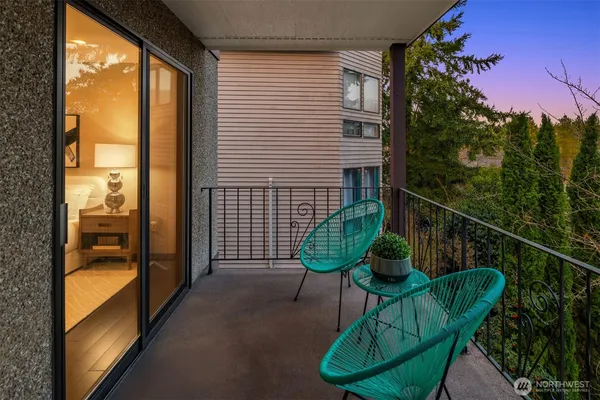 $510,000 | 5220 21st Avenue Northeast, Unit 2, Seattle, WA 98105