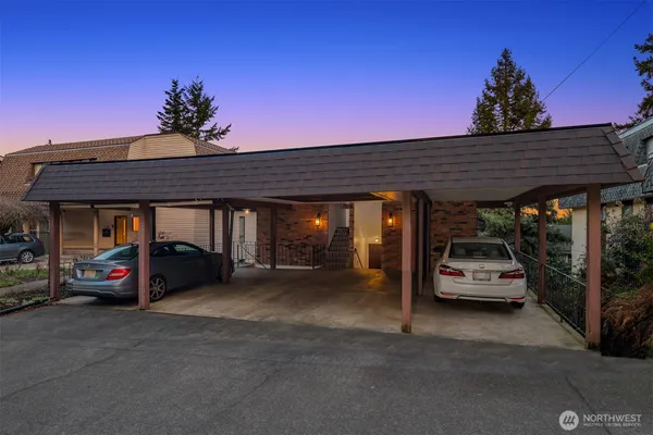 $510,000 | 5220 21st Avenue Northeast, Unit 2, Seattle, WA 98105