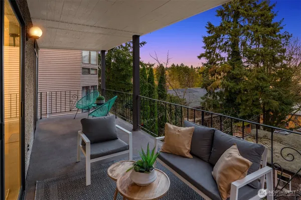 $510,000 | 5220 21st Avenue Northeast, Unit 2, Seattle, WA 98105