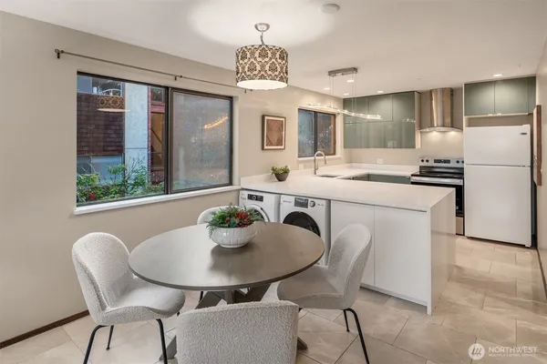 $510,000 | 5220 21st Avenue Northeast, Unit 2, Seattle, WA 98105