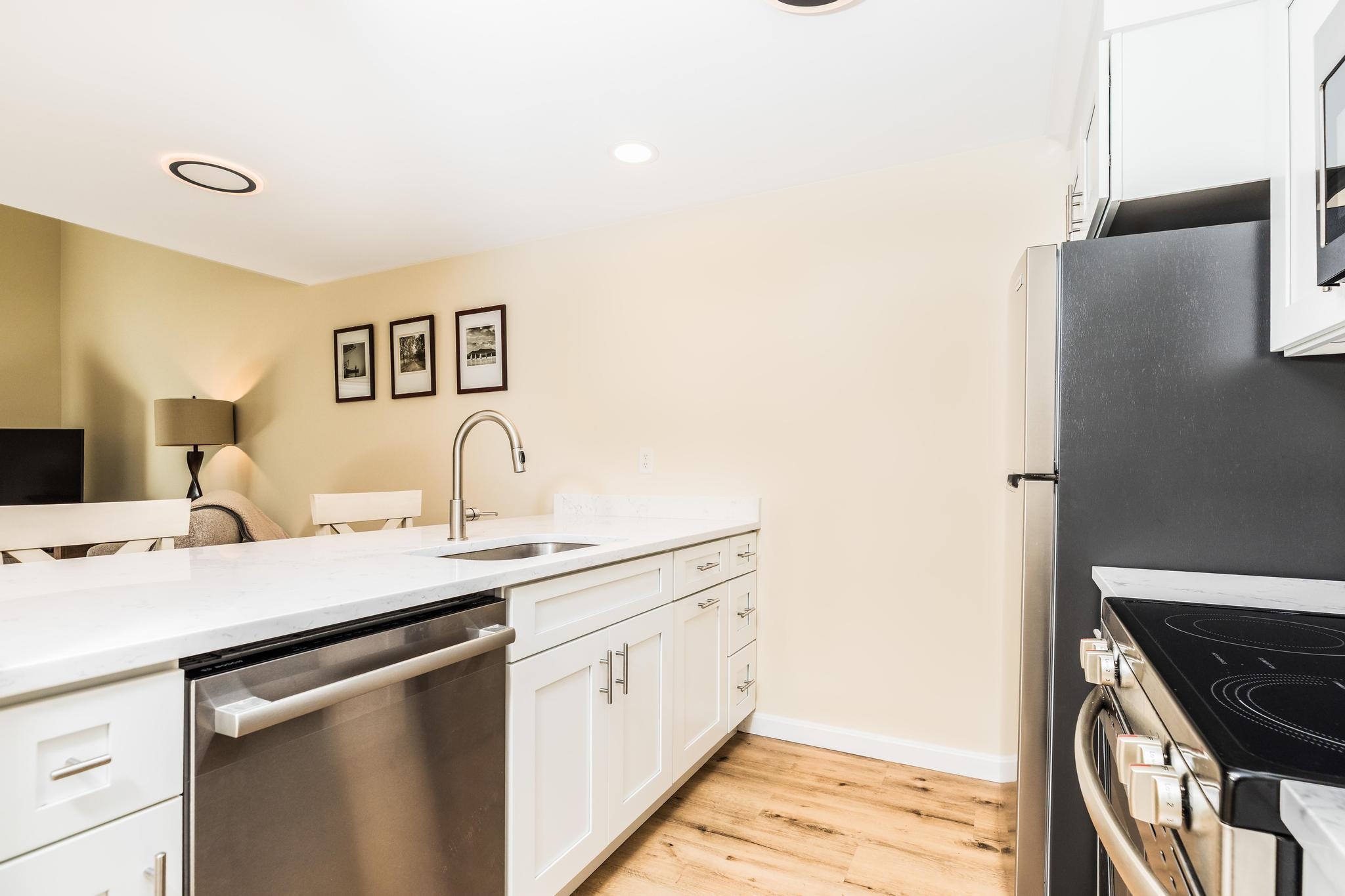 8 Montrose Drive, Unit 8 Stratham, NH 03885 - Photo 3 of 23