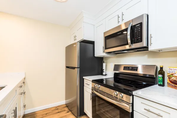 $335,000 | 8 Montrose Drive, Unit 8, Stratham, NH 03885