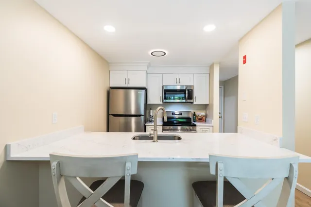 $339,500 | 8 Montrose Drive, Unit 8, Stratham, NH 03885