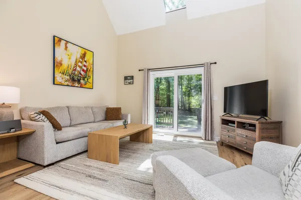 $335,000 | 8 Montrose Drive, Unit 8, Stratham, NH 03885