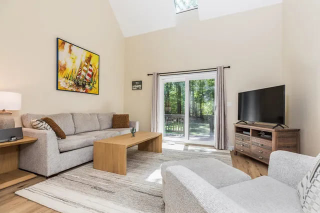 $339,500 | 8 Montrose Drive, Unit 8, Stratham, NH 03885