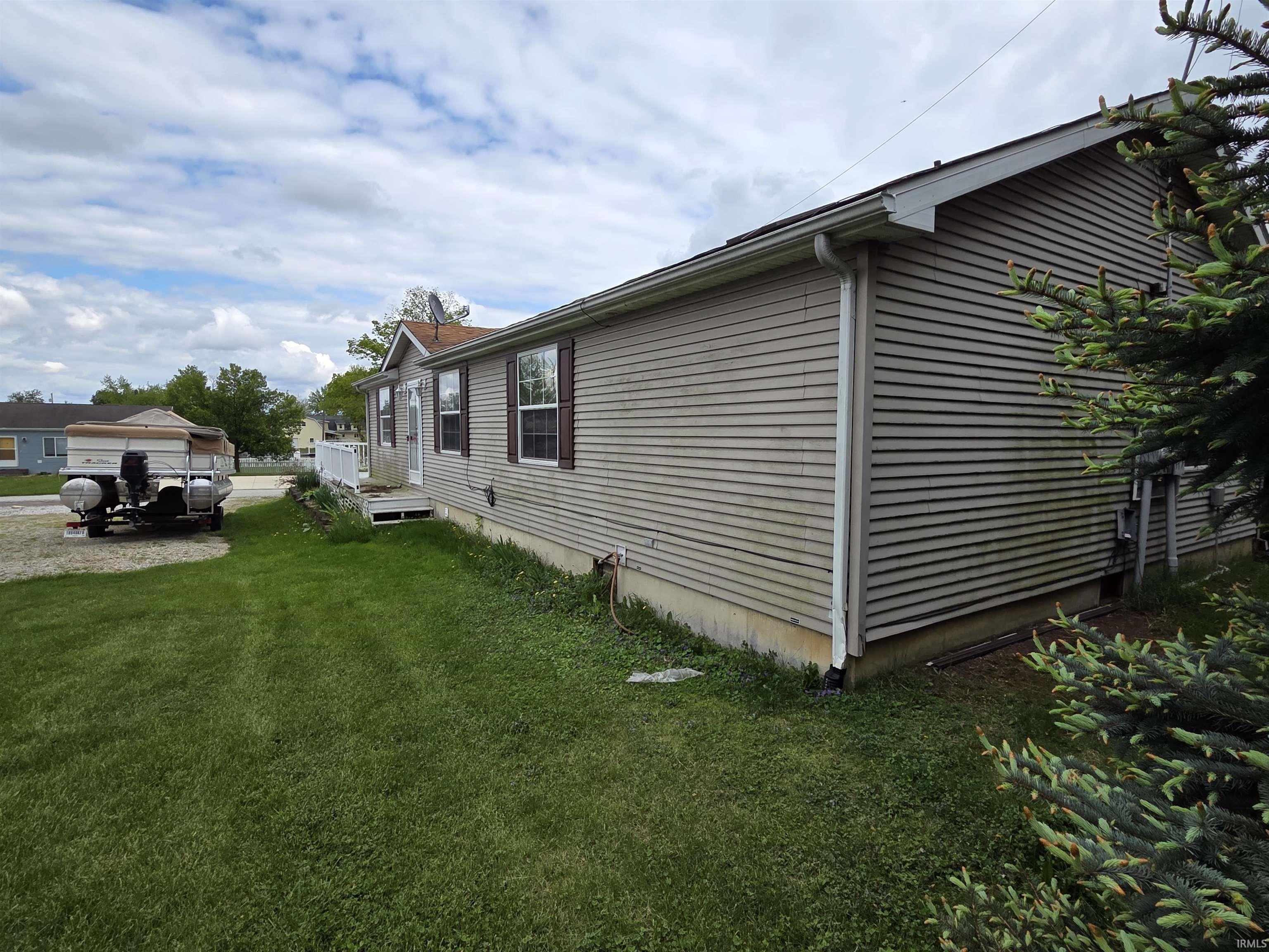 9827 Lincoln Road Syracuse, IN 46567 - Photo 2 of 2 Gallery Image 2