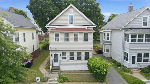 $369,900 | 133 Oak Street, Holyoke, MA 01040