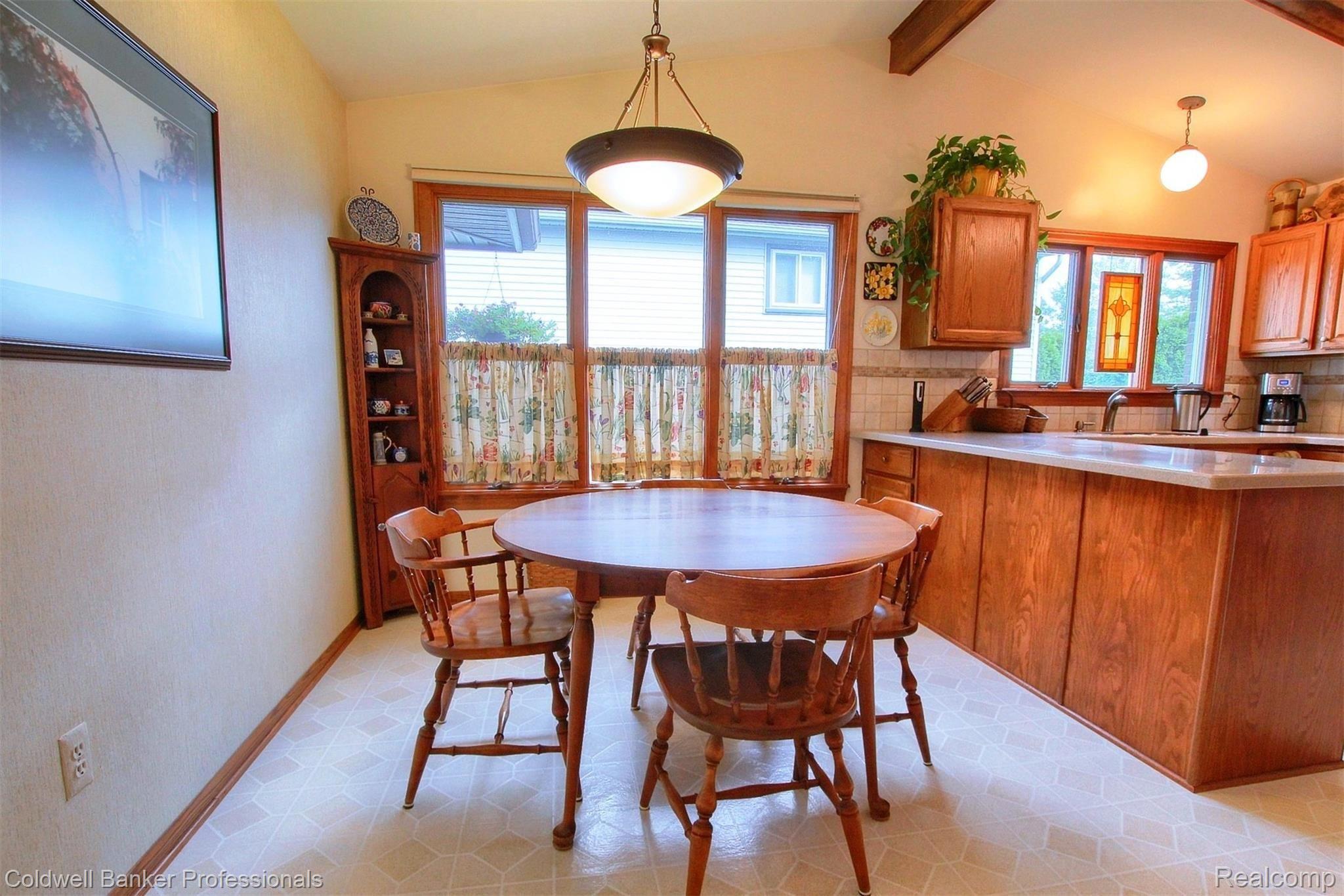 42047 Hanford Road Canton, MI 48187 - Photo 13 of 33 Breakfast nook