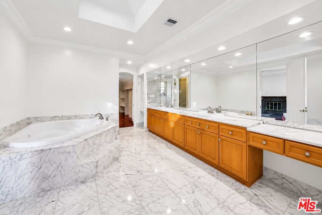 713 Foothill Road Beverly Hills, CA 90210 - Photo 18 of 36 Gallery Image 18