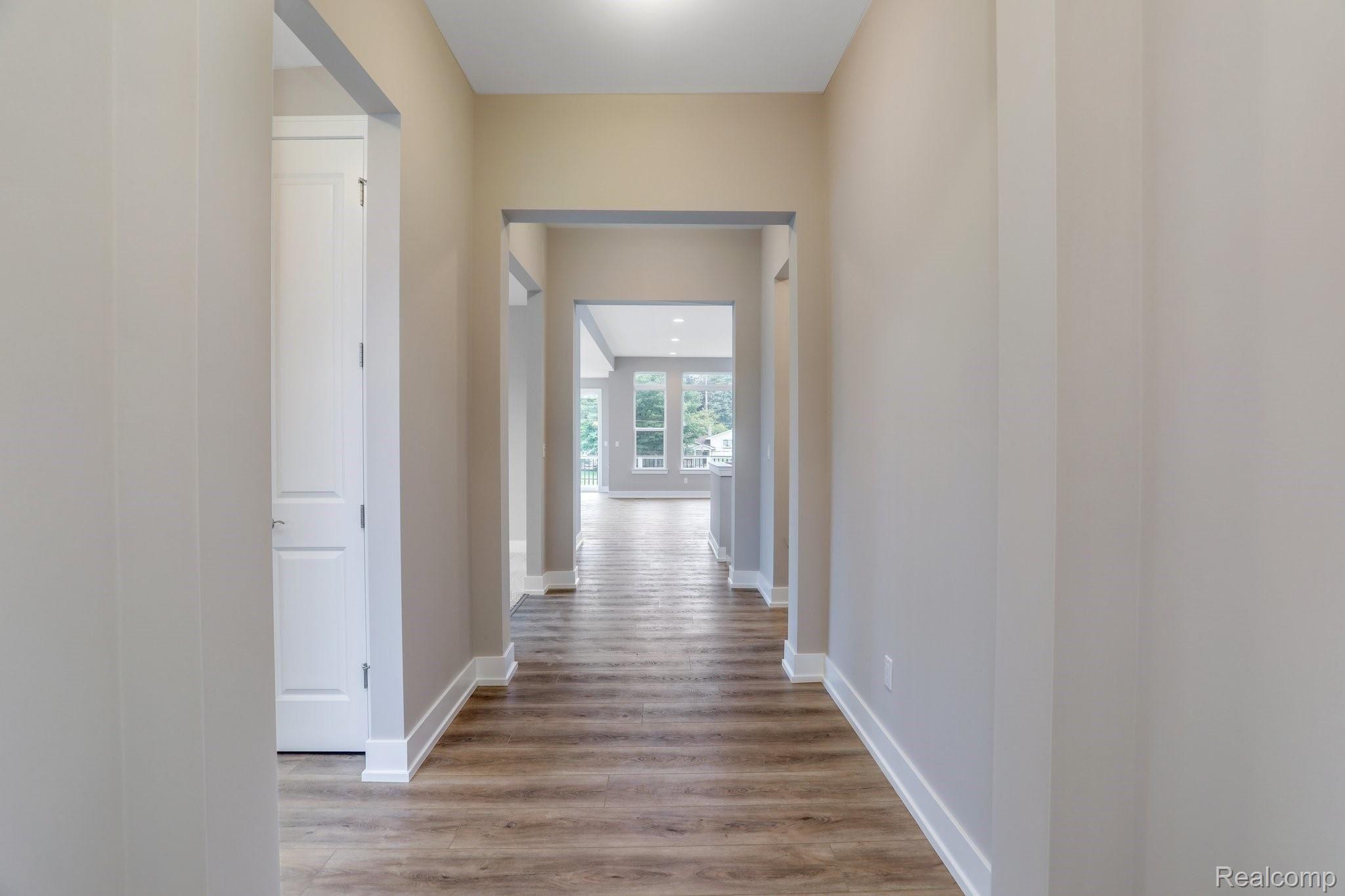 208 Mulberry Lane Rochester, MI 48309 - Photo 3 of 28 5-web-or-mls-208 Mullberry Lane Rochester Hills0005.jpg
