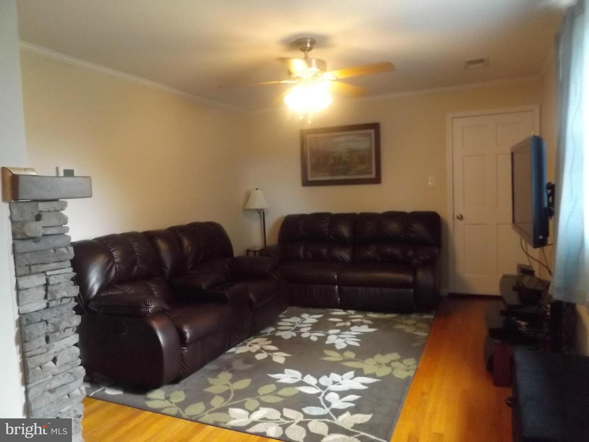 698 Tilthammer Mill Road Boyce, VA 22620 - Photo 14 of 30 Living Room
