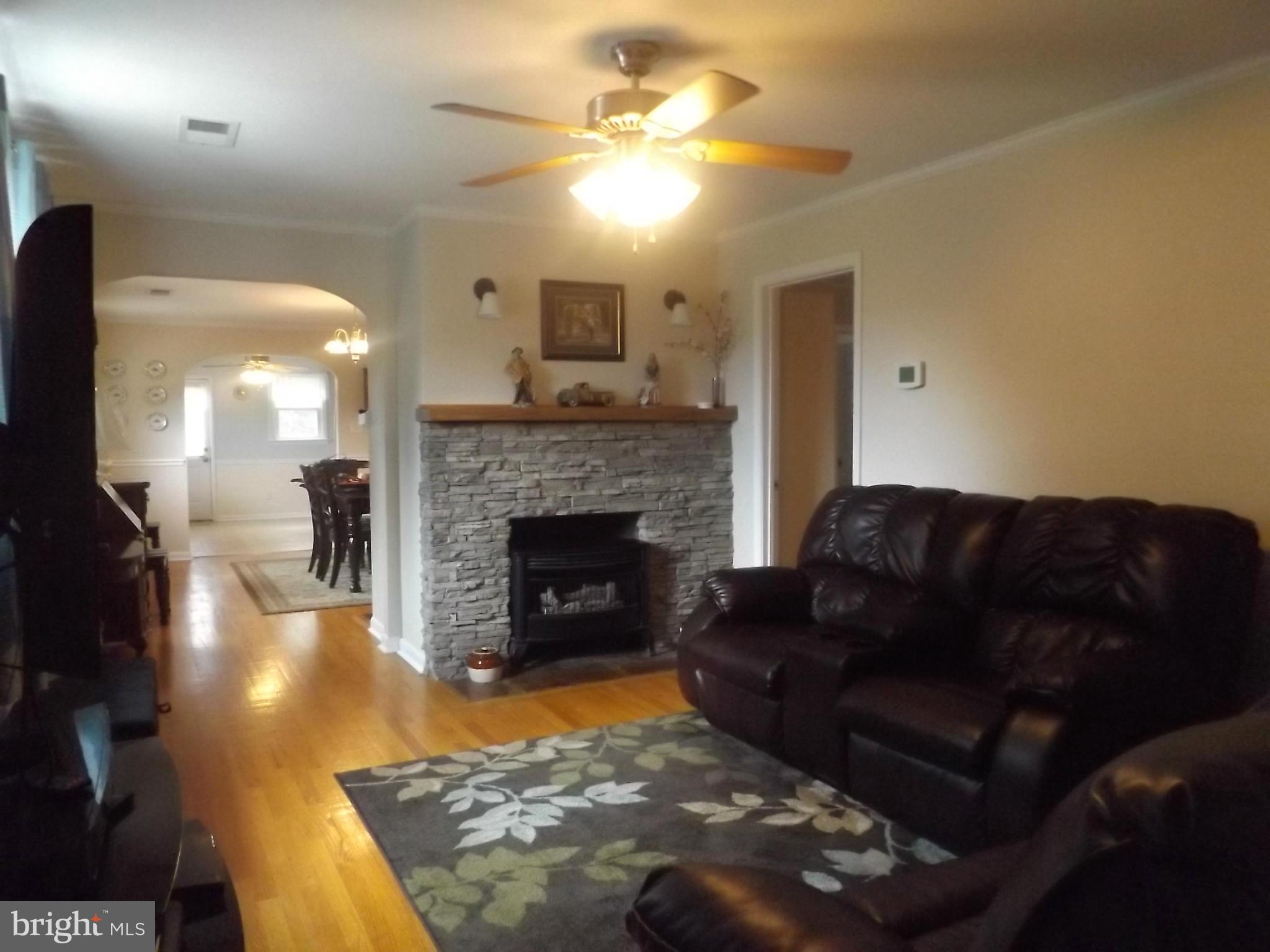 698 Tilthammer Mill Road Boyce, VA 22620 - Photo 15 of 30 Living Room