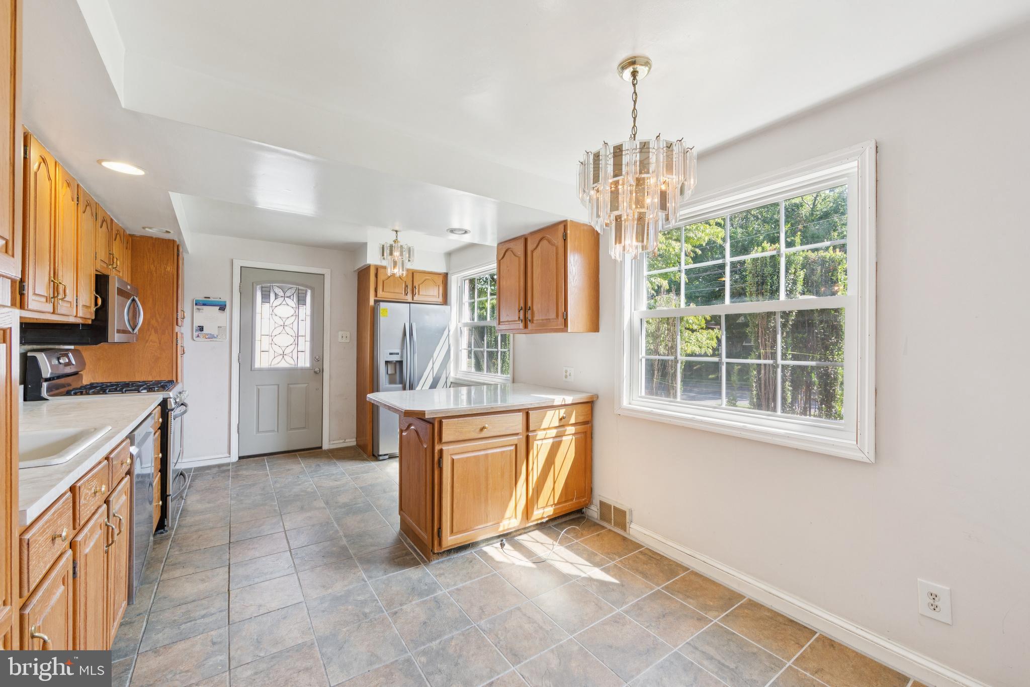 340 East Thomson Avenue Springfield, PA 19064 - Photo 7 of 35 Gallery Image 7