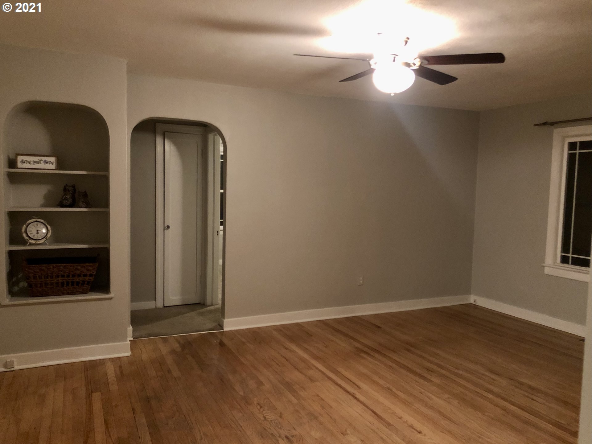 924 Southwest Goodwin Place Pendleton, OR 97801 - Photo 6 of 23 wooden floor in an empty room with a window