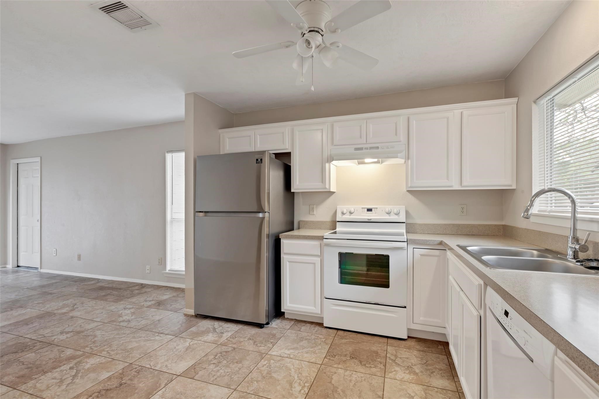 81 Blue Fox Road Spring, TX 77380 - Photo 5 of 16