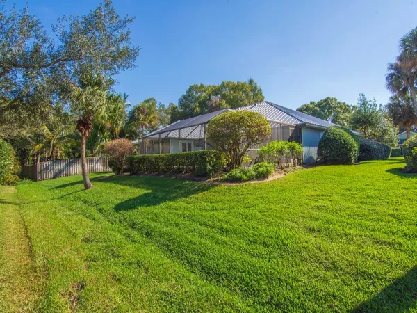 $425,000 | 3960 1st Lane, Vero Beach, FL 32968