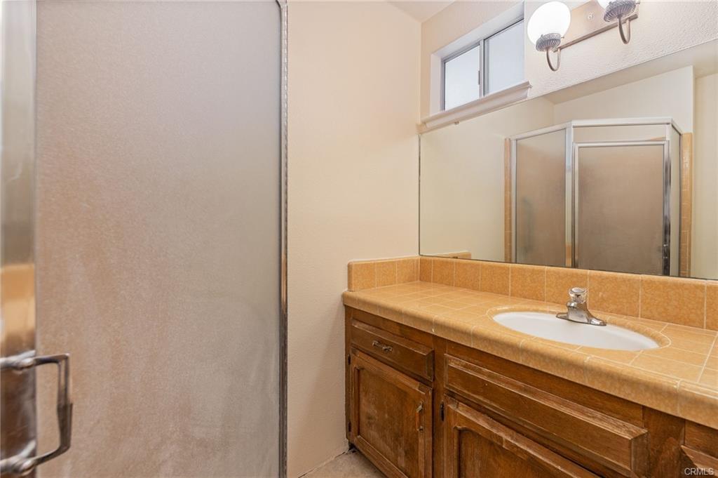 32413 Chickasaw Road Coarsegold, CA 93614 - Photo 16 of 66 Primary en suite bathroom