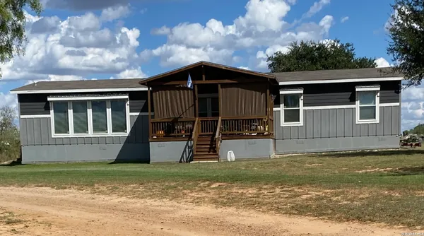 $375,000 | 316 County Road 775, Devine, TX 78016