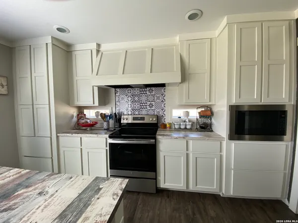 $375,000 | 316 County Road 775, Devine, TX 78016