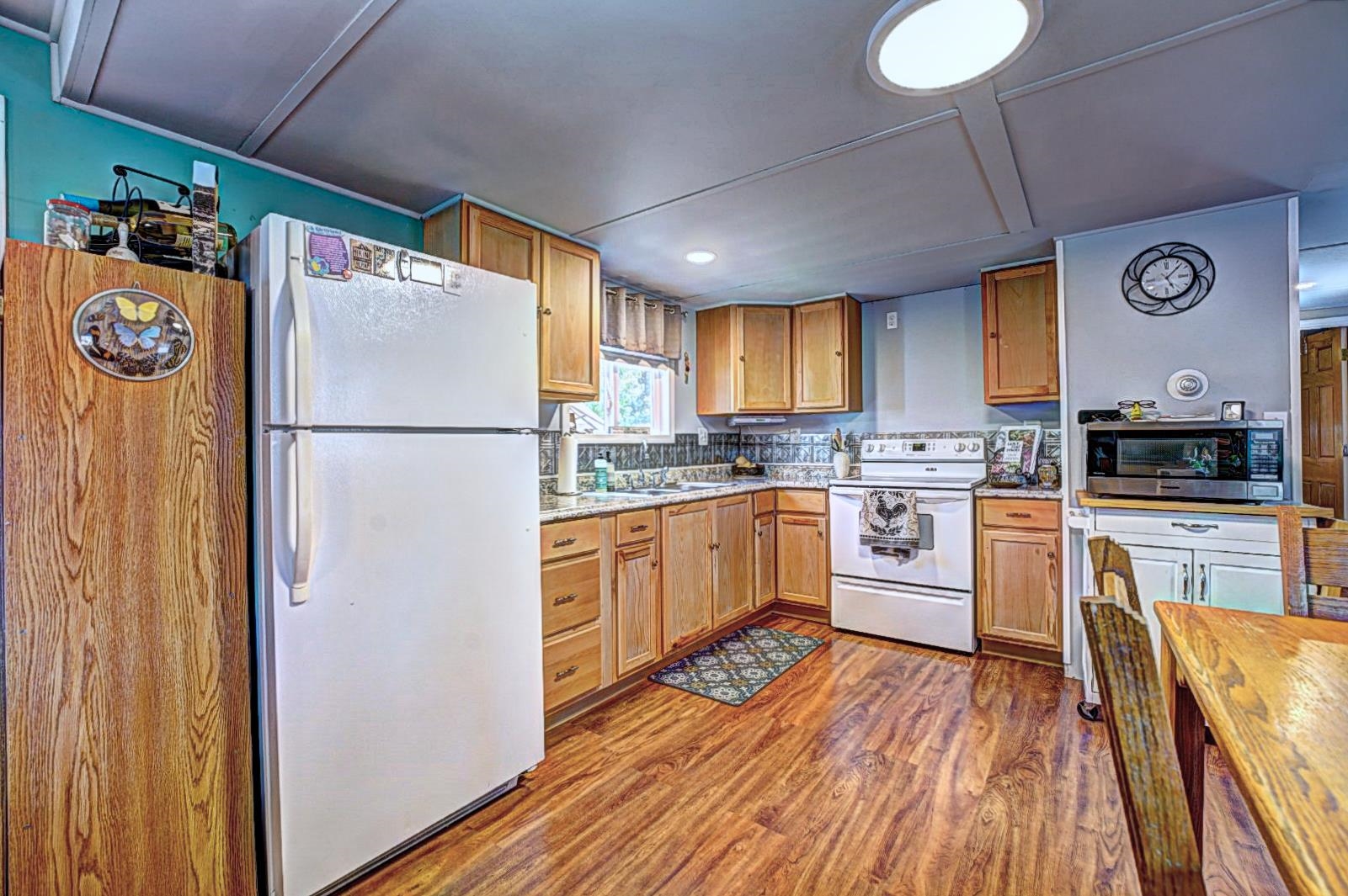 585-25 25 1/2 Road, Unit 72 Grand Junction, CO 81505 - Photo 4 of 21 a kitchen with granite countertop stainless steel appliances a refrigerator a stove top oven a sink and cabinets