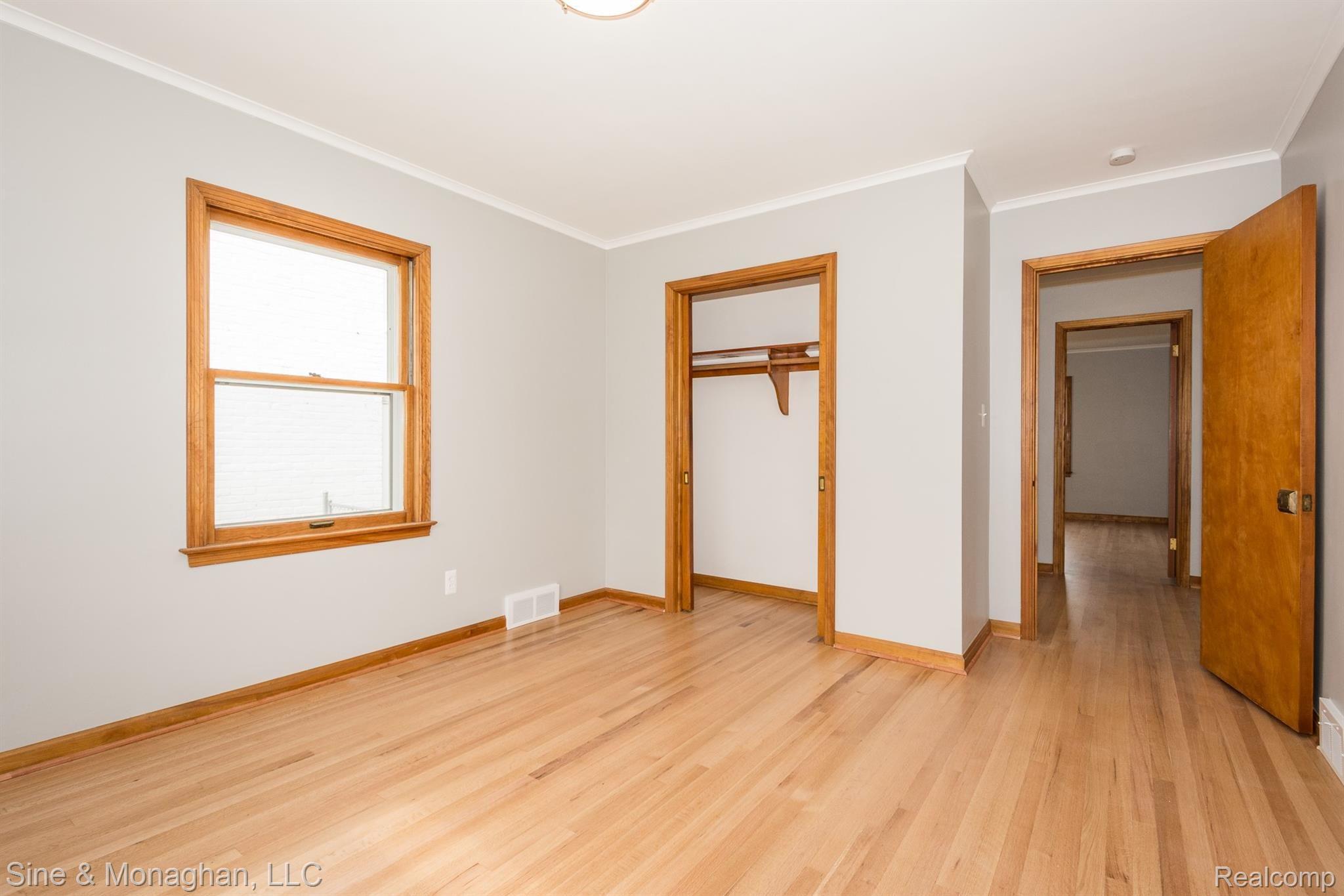 2032 Oxford Road Grosse Pointe, MI 48236 - Photo 14 of 19 Bedroom 1 Closet