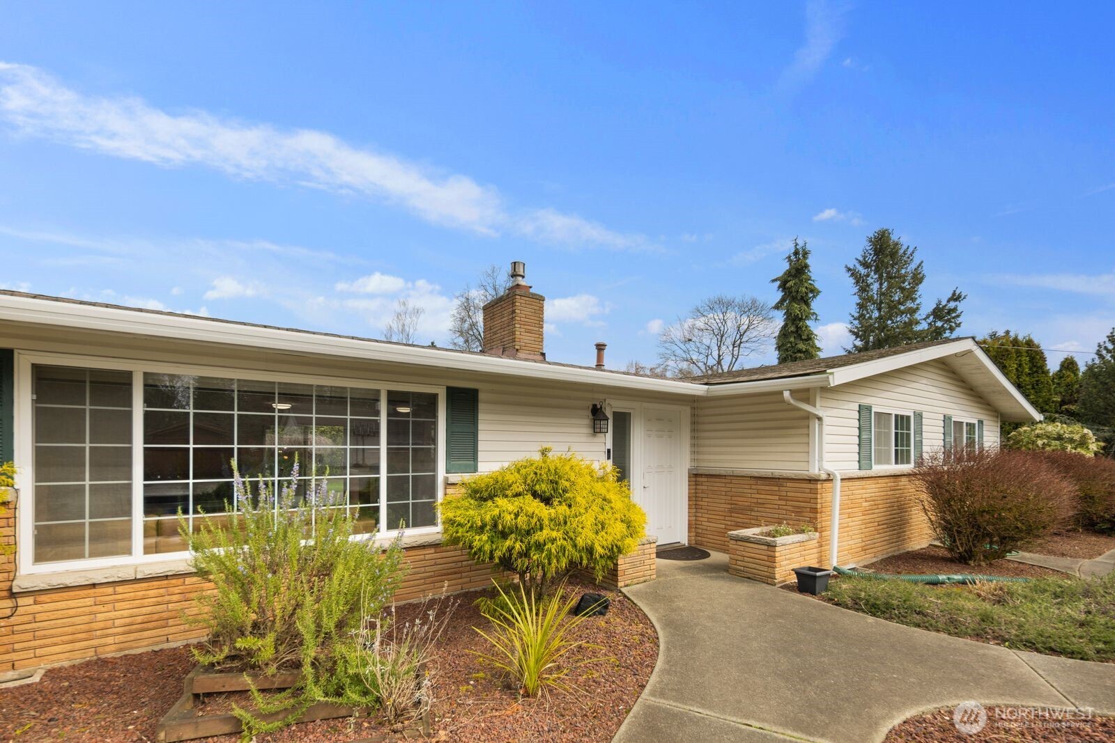 10400 Southeast 194th Place Renton, WA 98055 - Photo 2 of 25 a view of a house with sitting area