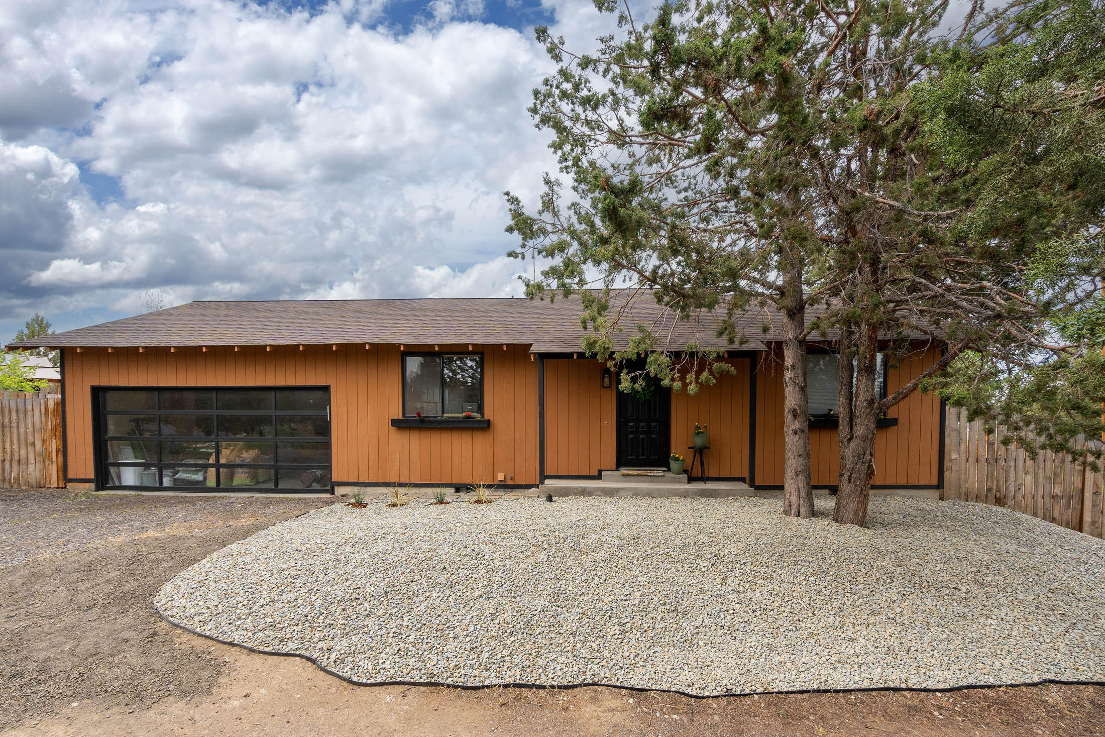 8759 Southwest Shad Road Terrebonne, OR 97760 - Photo 1 of 21 Front view of ranch house