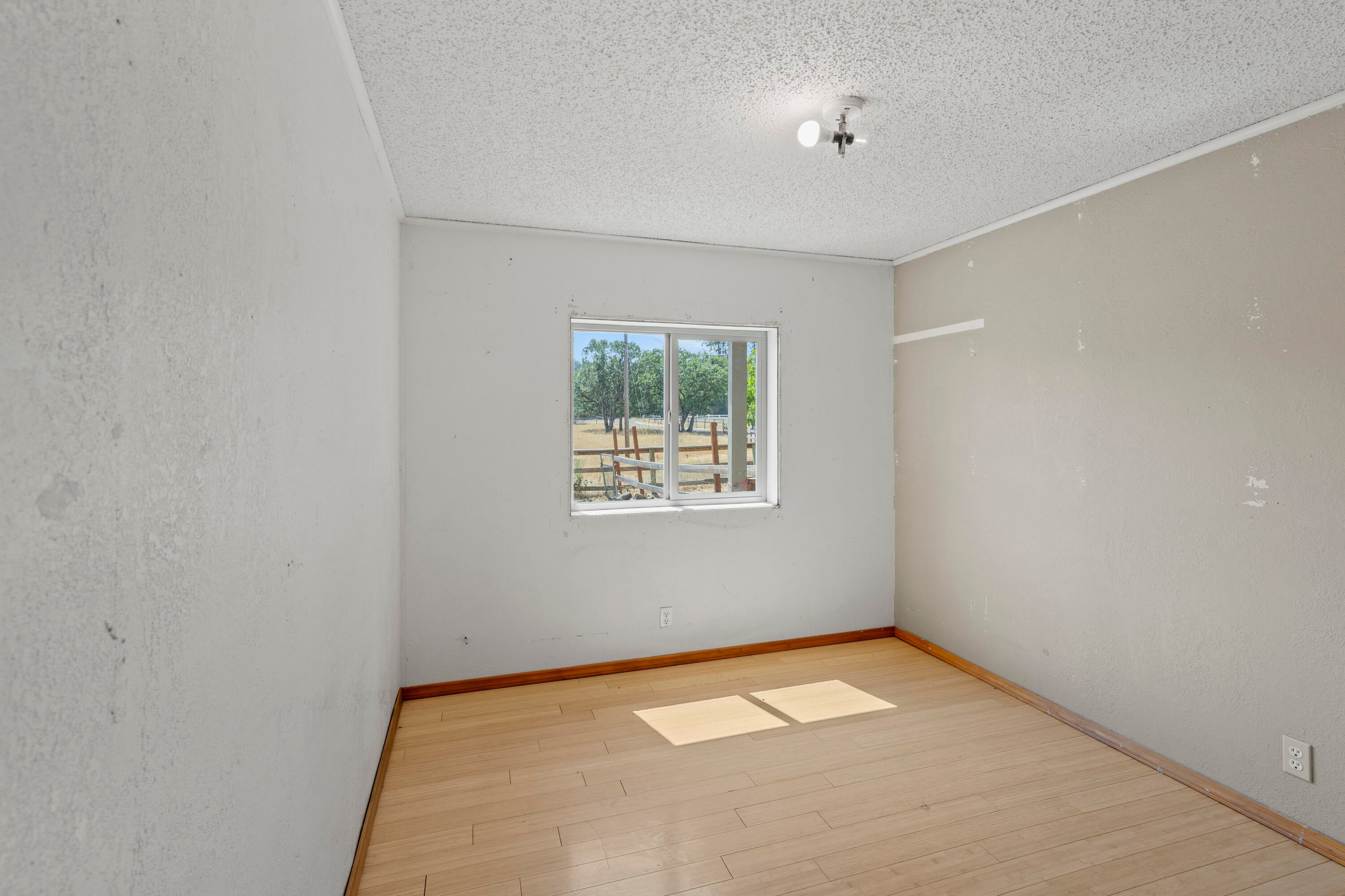 1739 Stevens Road Eagle Point, OR 97524 - Photo 16 of 41 1739 Stevens Road - 13