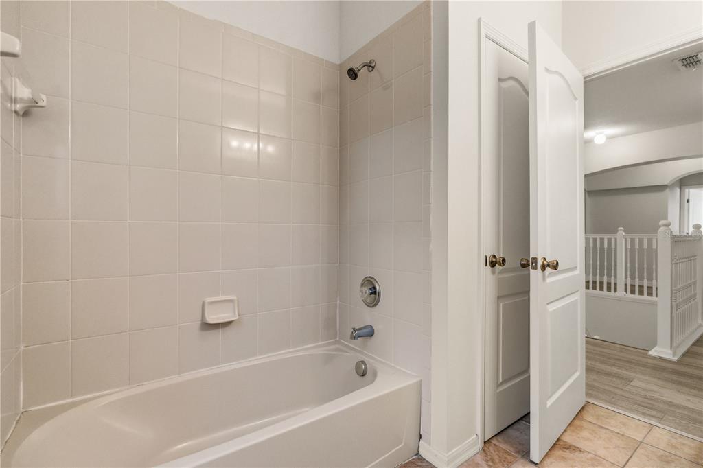 19214 Briercrest Trail Orlando, FL 32833 - Photo 10 of 47 a bathroom with a bathtub