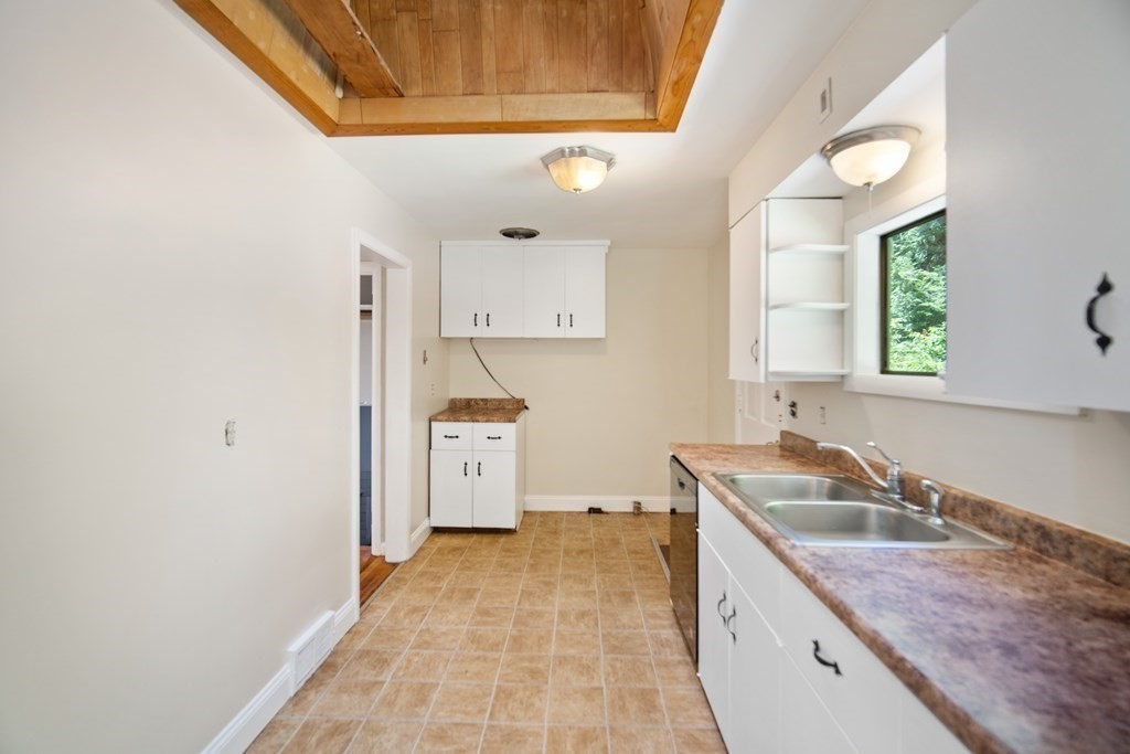 44 Candice Circle Springfield, MA 01107 - Photo 7 of 15 Gallery Image 7