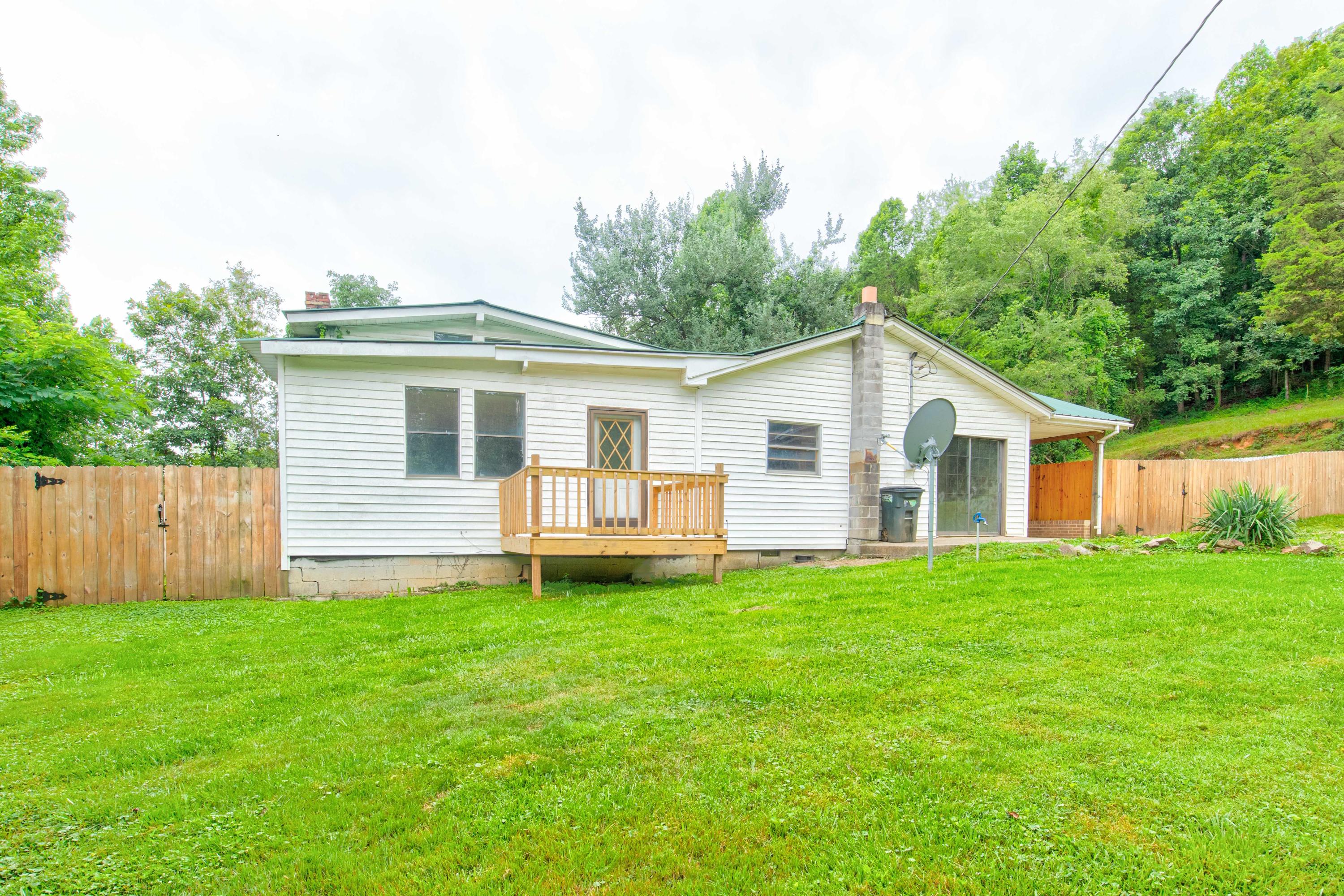 189 Lone Mountain Road Andersonville, TN 37705 - Photo 1 of 30 Photo-1.2