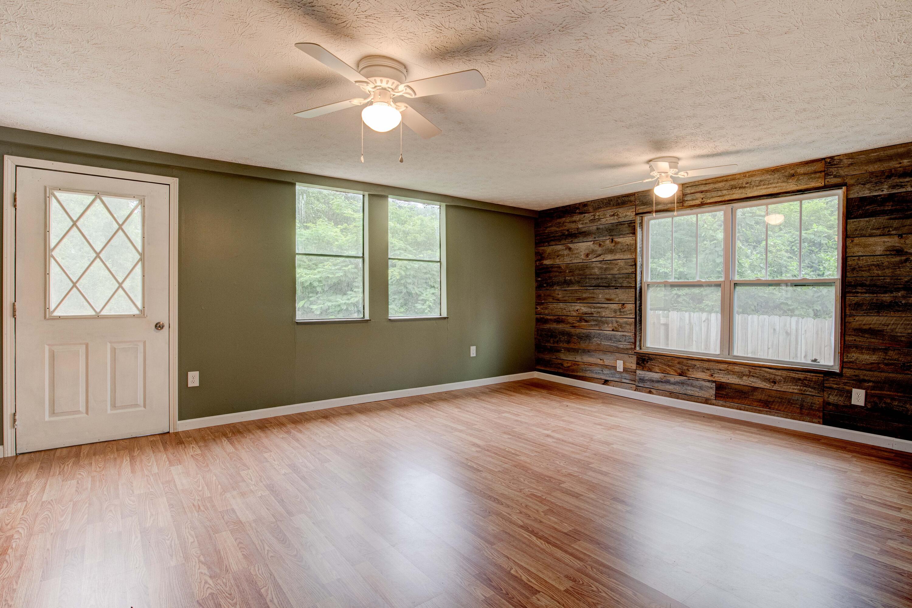 189 Lone Mountain Road Andersonville, TN 37705 - Photo 2 of 30 Photo-8