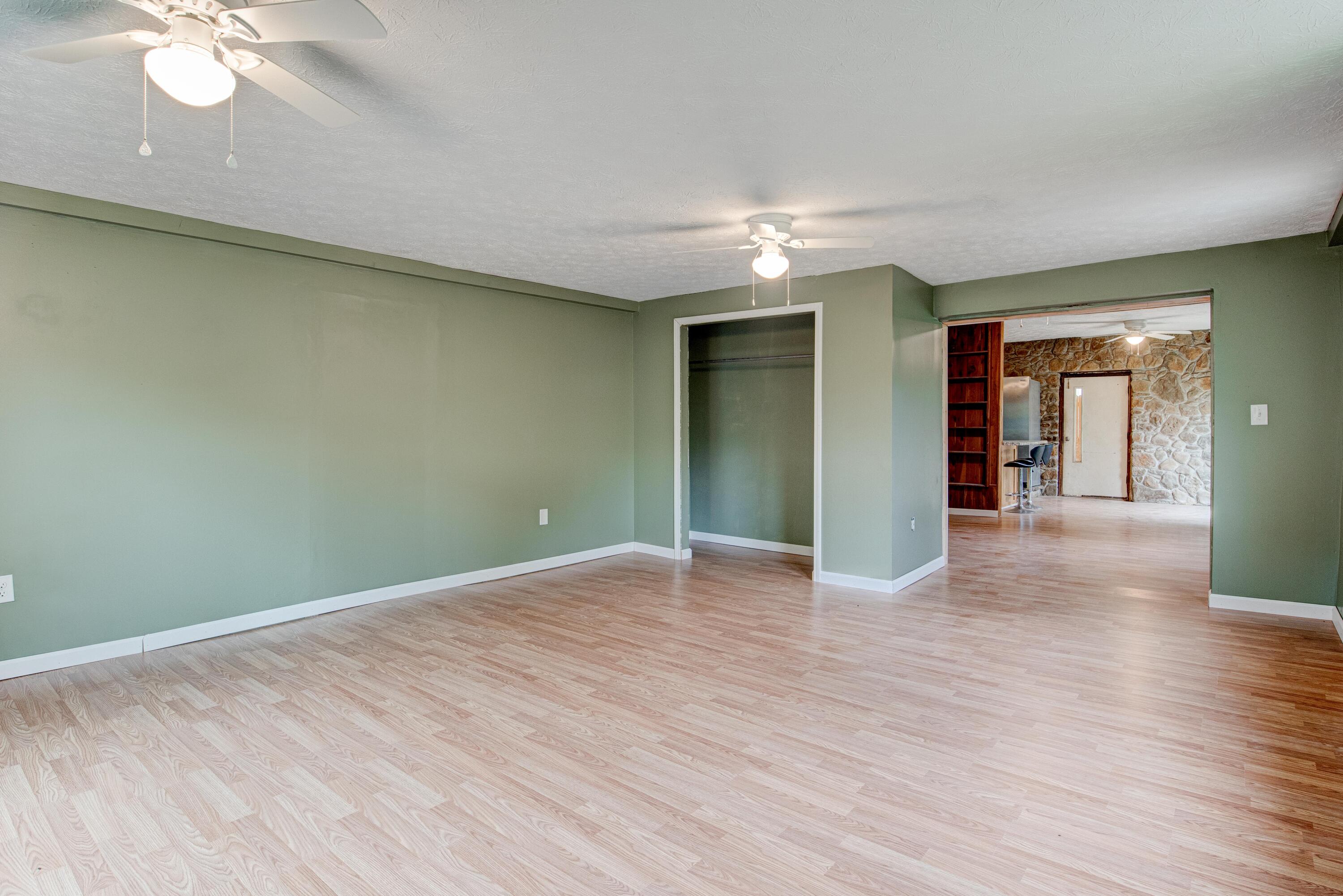 189 Lone Mountain Road Andersonville, TN 37705 - Photo 4 of 30 Photo-9