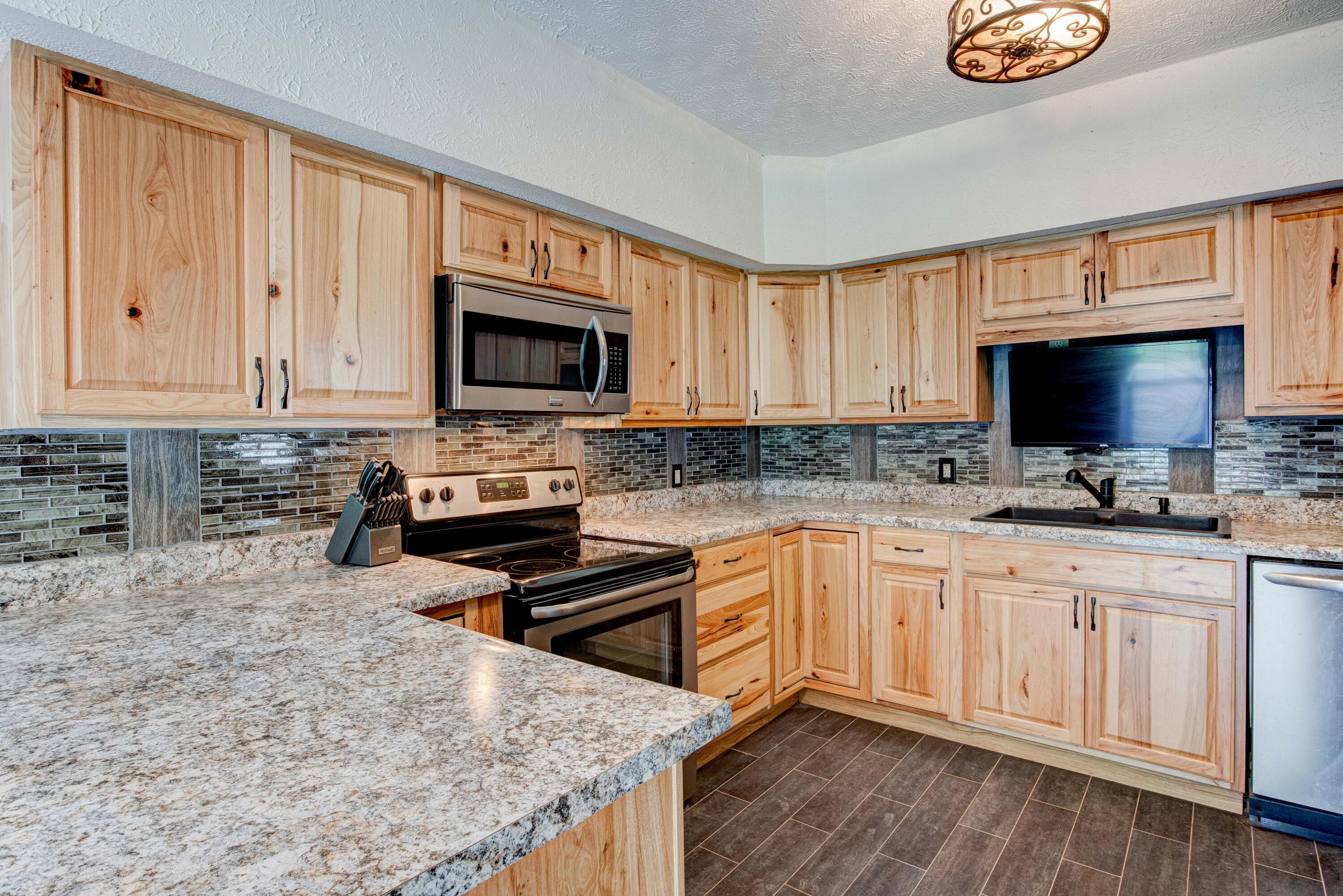 189 Lone Mountain Road Andersonville, TN 37705 - Photo 7 of 30 Photo-2