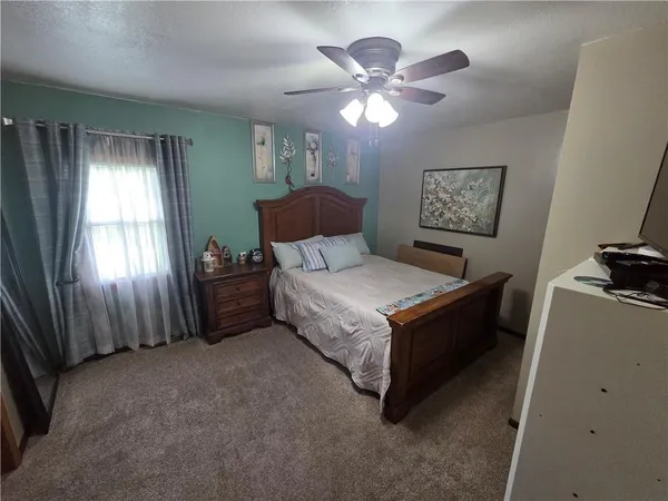 $320,000 | 129 Northwest 251 Road, Clinton, MO 64735