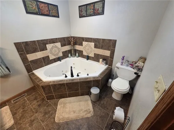 $320,000 | 129 Northwest 251 Road, Clinton, MO 64735