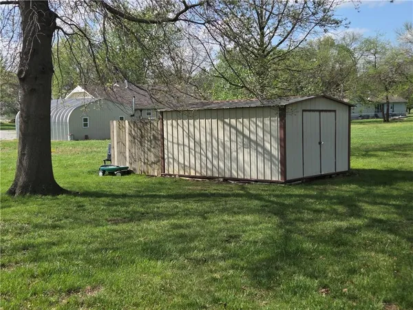 $320,000 | 129 Northwest 251 Road, Clinton, MO 64735