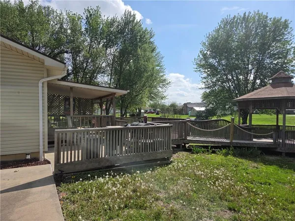 $320,000 | 129 Northwest 251 Road, Clinton, MO 64735