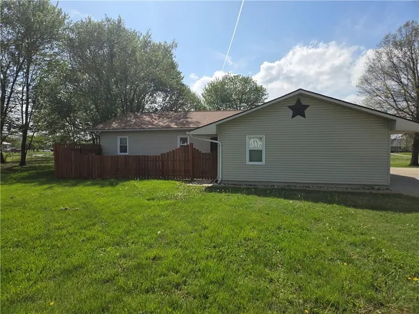 $320,000 | 129 Northwest 251 Road, Clinton, MO 64735