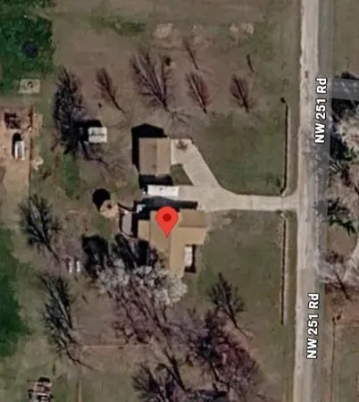 $320,000 | 129 Northwest 251 Road, Clinton, MO 64735