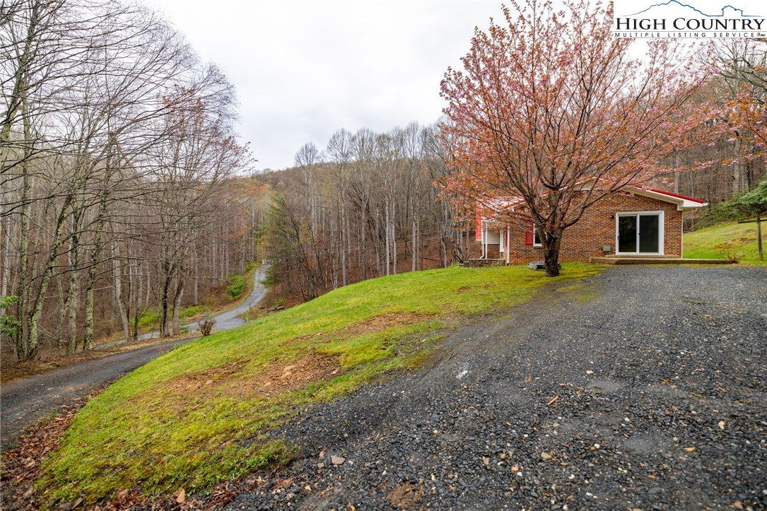 346 Mount Shadows Road Jefferson, NC 28640 - Photo 5 of 50 Gallery Image 5