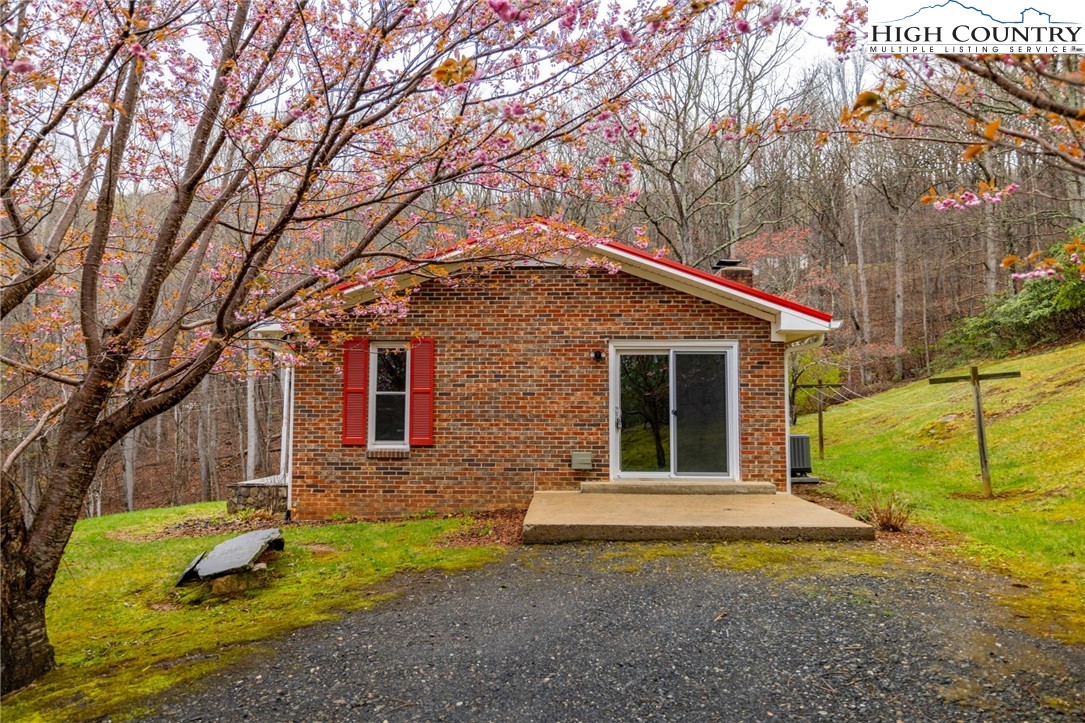 346 Mount Shadows Road Jefferson, NC 28640 - Photo 6 of 50 Gallery Image 6