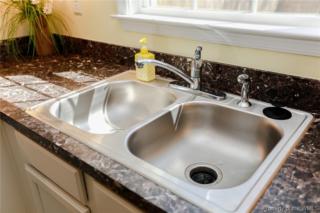 26 Mitchell Road Hampton, VA 23669 - Photo 8 of 42 Gallery Image 8