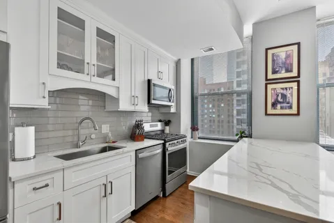 $349,000 | 208 West Washington Street, Unit 1605, Chicago, IL 60606